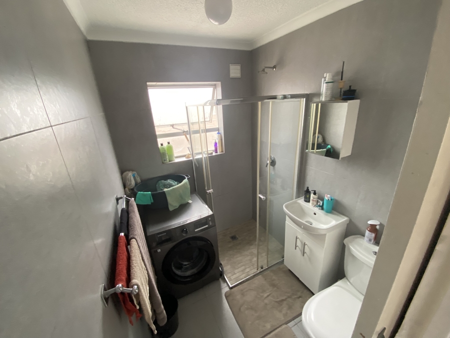 To Let 2 Bedroom Property for Rent in Muizenberg Western Cape